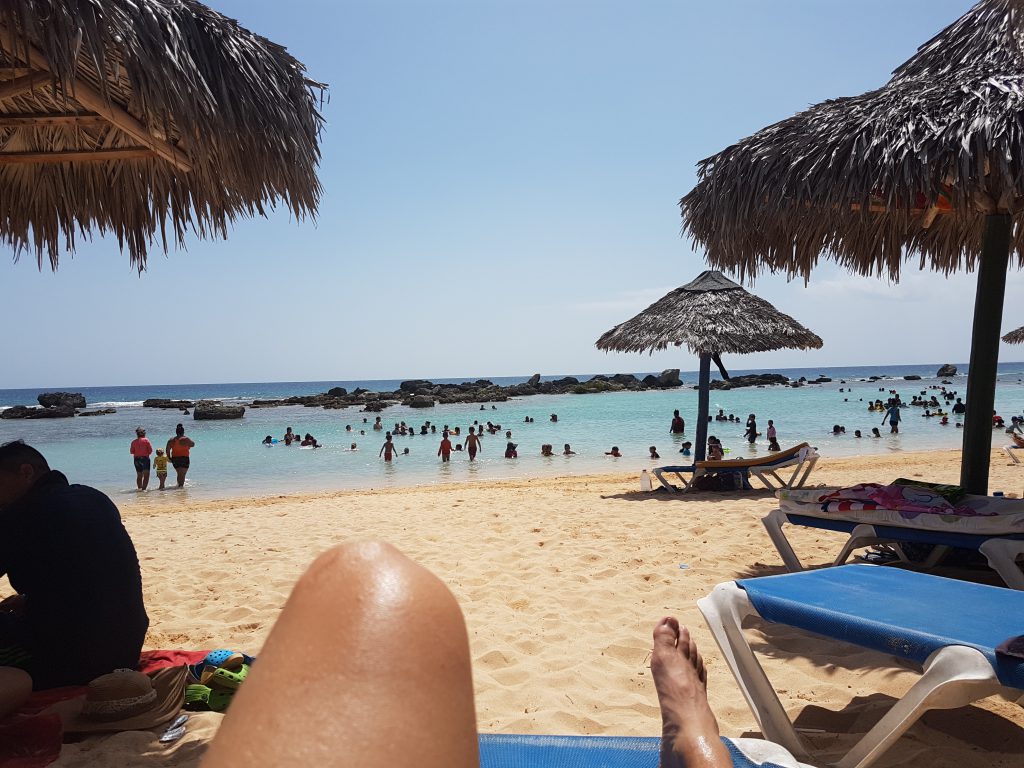 het strand bij het hotel in Trinidad